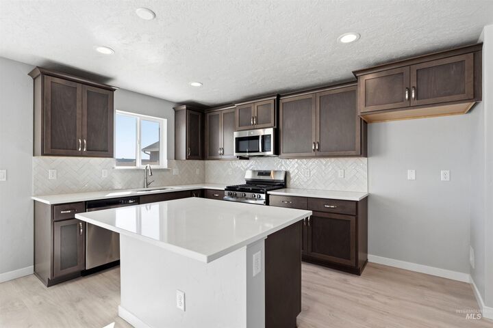 Property Photo:  10159 Bellevue Ridge St  ID 83687 