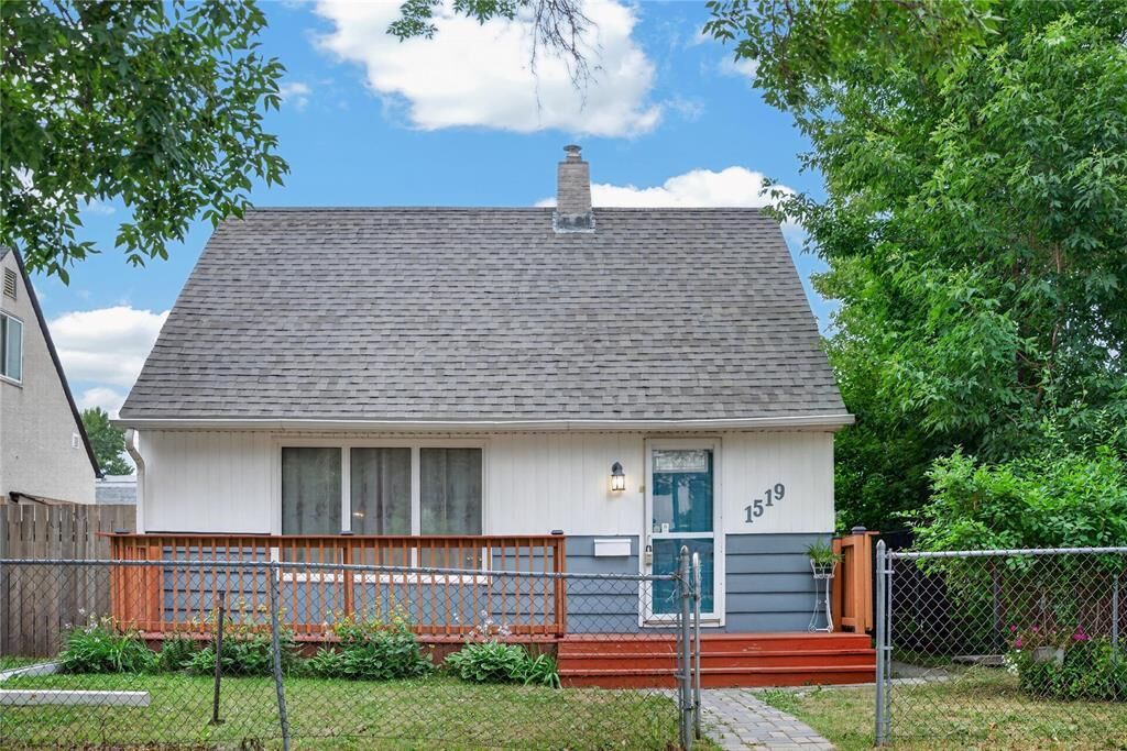 Property Photo:  1519 Magnus Avenue  MB R2X 0P6 