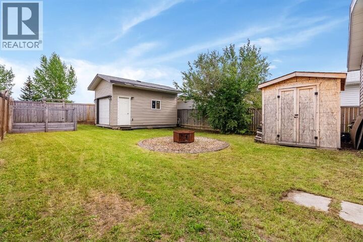 Property Photo:  224 Clausen Crescent  AB T9K 2H7 