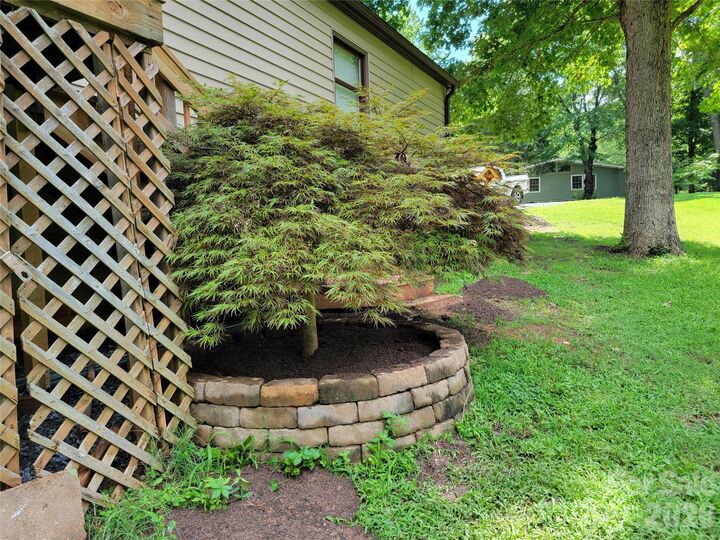 Property Photo:  7224 Right Angle Street  NC 28673 