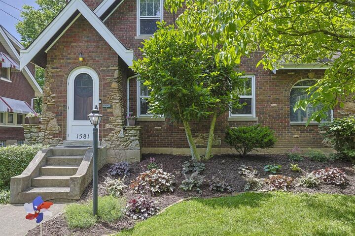 Property Photo: 1581 Wittekind Terrace OH 45224