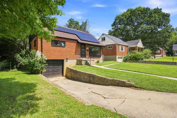 Property Photo:  1464 Dordine Lane  OH 45231 