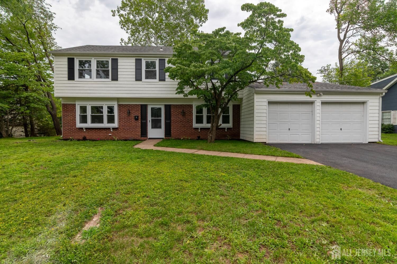 Property Photo:  4 Overbrook Road  NJ 08873 