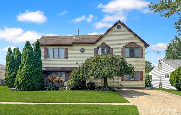 Property Photo:  28 Colton Road  NJ 08817 