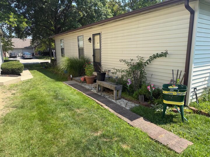 Property Photo: 2305 Deerfield Drive OH 43123