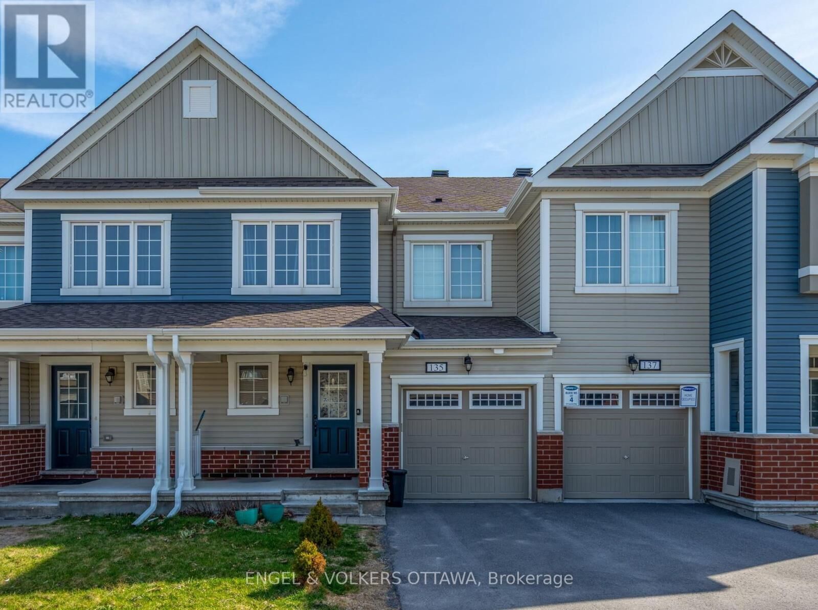 Property Photo: 135 Lanceleaf Way ON K2V 0K7