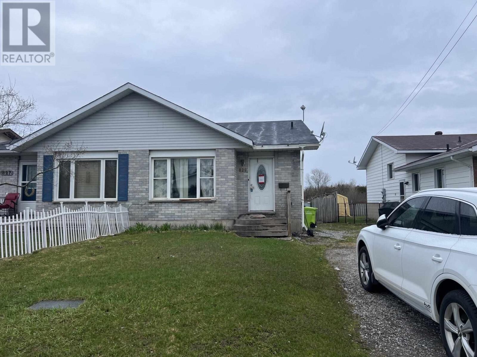 Property Photo:  829 Cooper St  ON P6C 4W3 