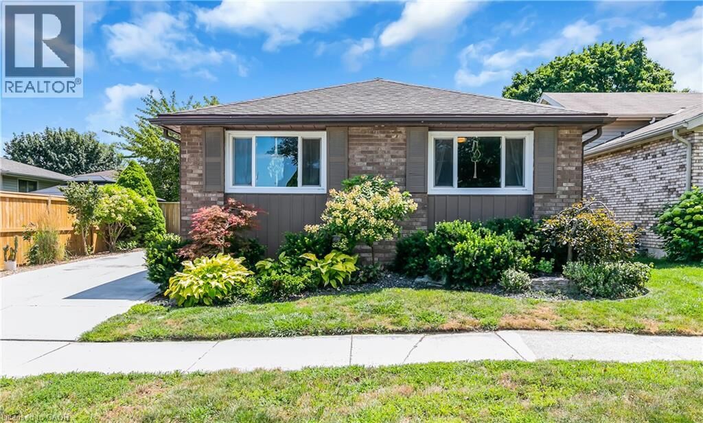Property Photo:  12 Earl Drive  ON N7M 5Z2 