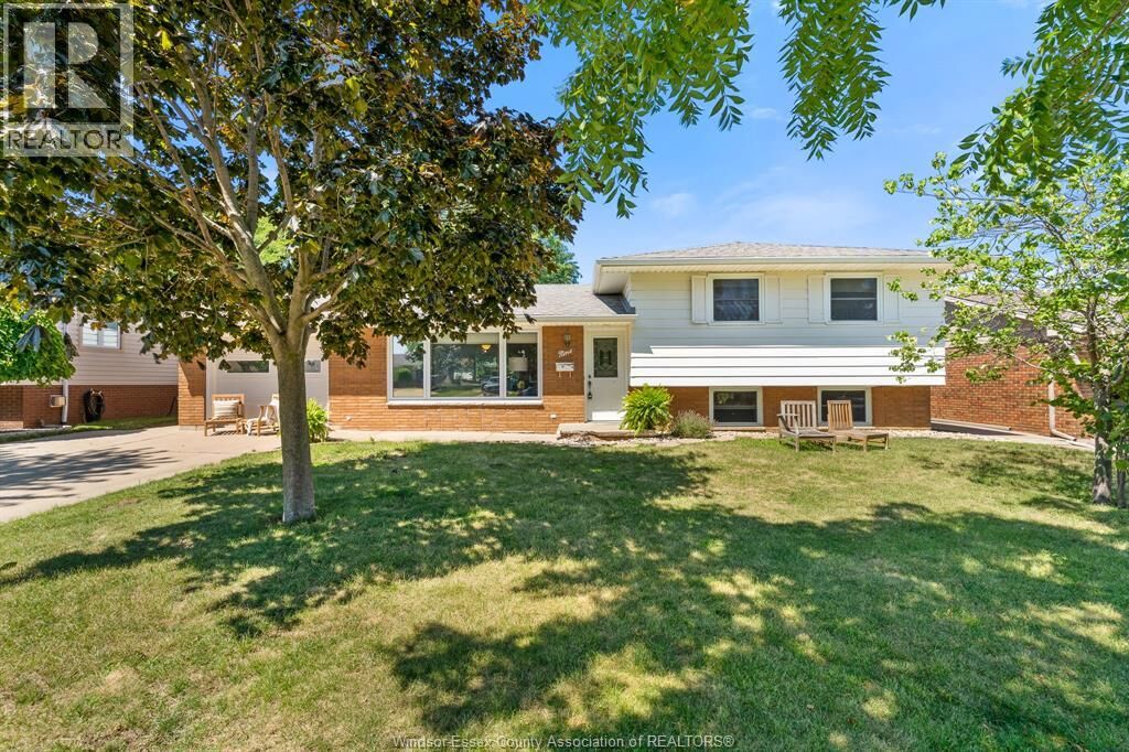 Property Photo:  9 Rickway Drive  ON N8H 2M3 