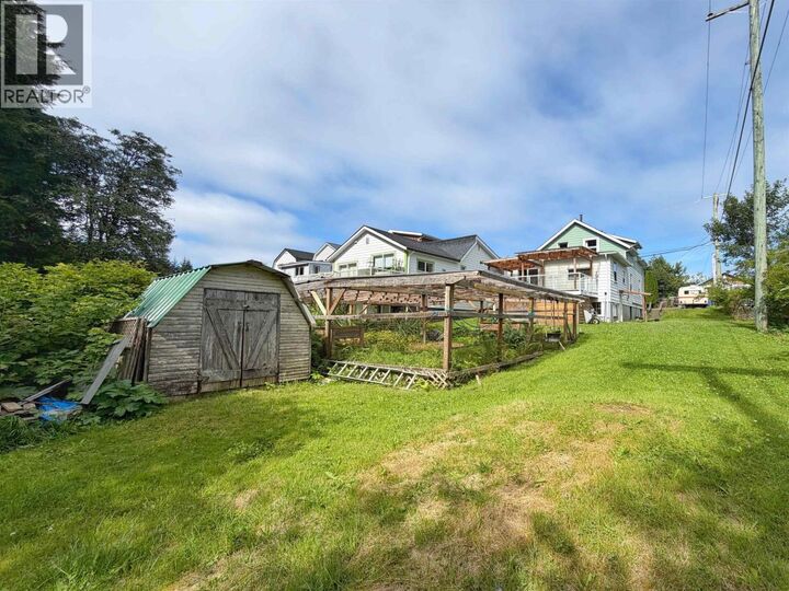 Property Photo: 516 8th Avenue BC V8J 2M9