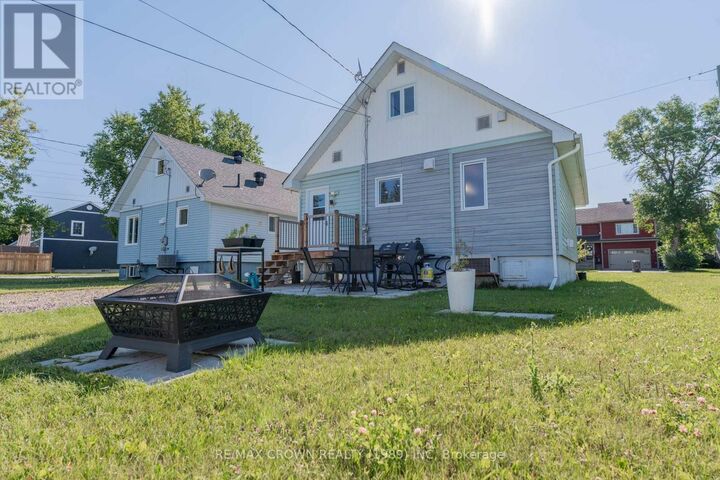 Property Photo: 47 Devonshire Street ON P5N 1C2