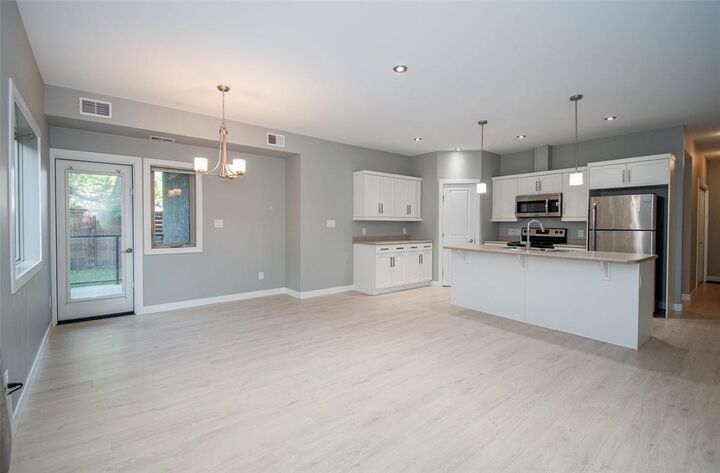 Property Photo: 431 Park Avenue MB R0E 0C0