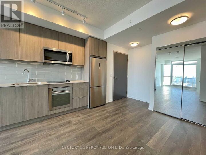 Property Photo: 32 Forest Manor Road 2401 ON M2J 0H2