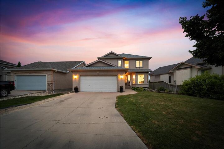 Property Photo: 211 Baisinger Drive MB R2N 4H7