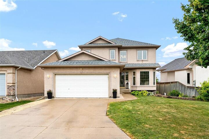 Property Photo:  211 Baisinger Drive  MB R2N 4H7 