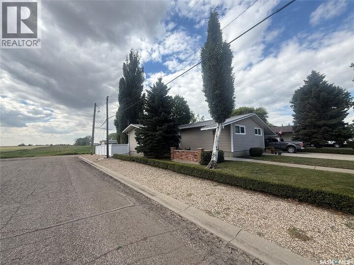 Property Photo: 66 Kasper Crescent SK S0H 0B0