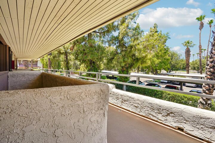Property Photo:  550 N Villa Court 205  CA 92262 