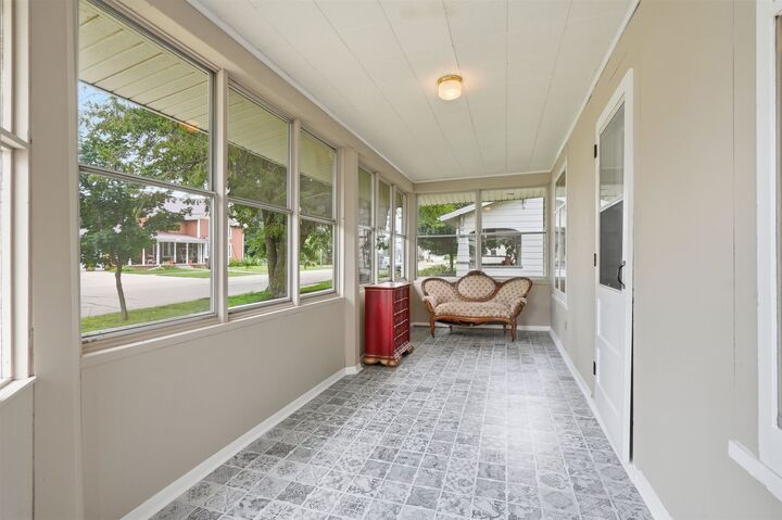 Property Photo: 310 N William Street IA 52041