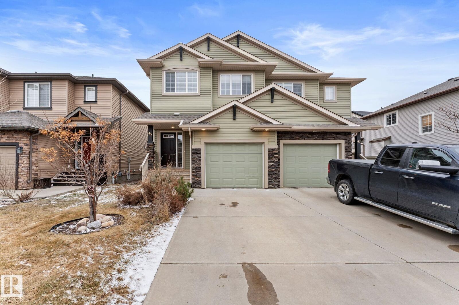 Property Photo: 45 Meadowview Court AB T7X 0A6