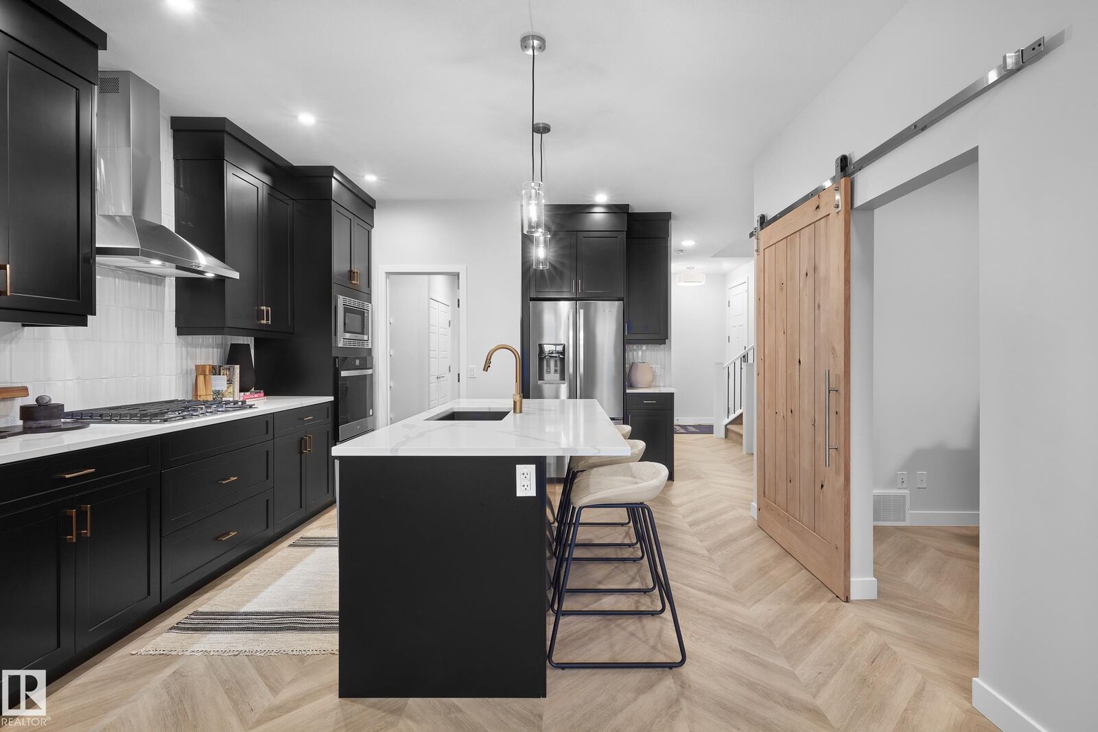Property Photo:  1124 Cristall Crescent SW  AB T6W 5S9 