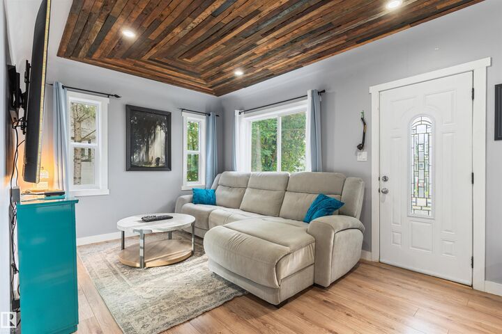 Property Photo:  5019 49 Street  AB T0C 0V0 