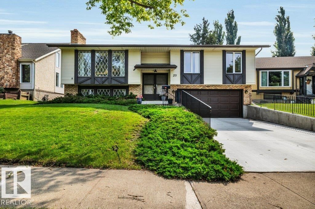 Property Photo:  23 Wentworth Crescent  AB T8N 3G7 