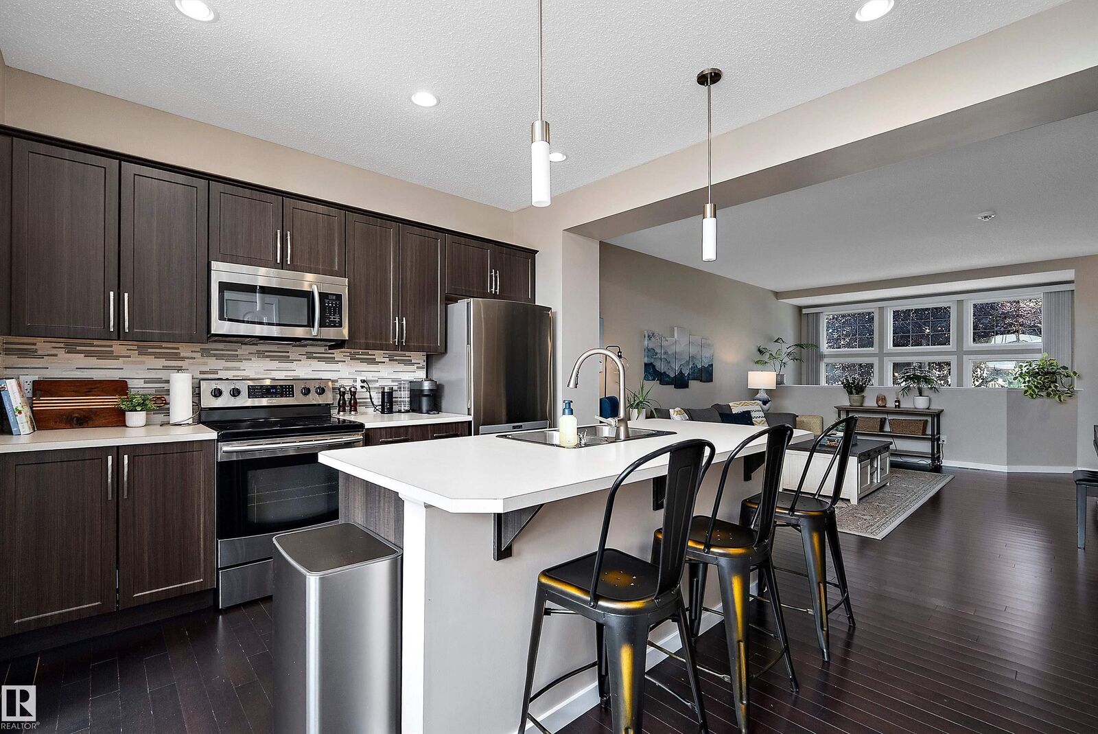 Property Photo:  21915 99 Avenue NW  AB T5T 4M5 