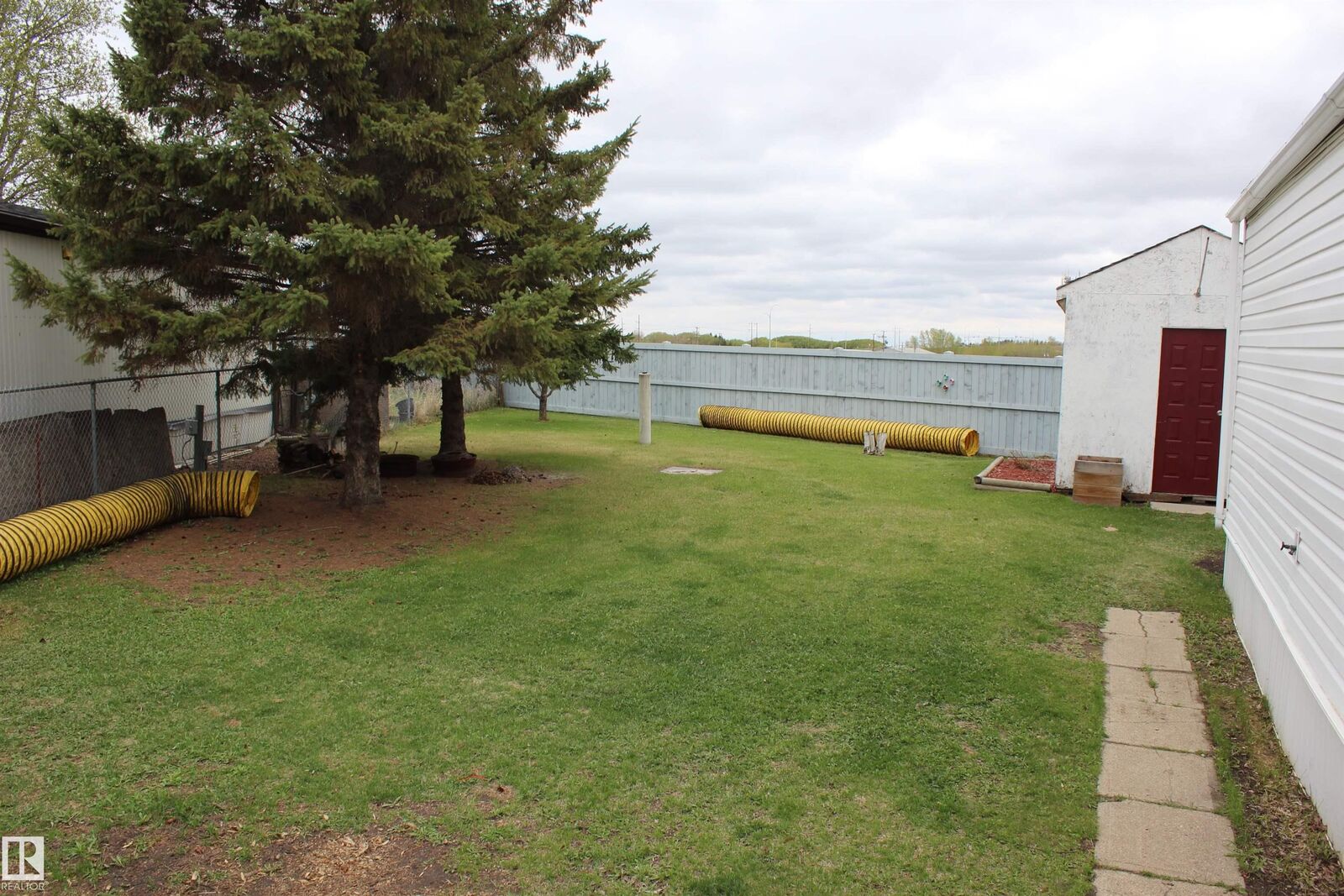 Property Photo:  1118 Lakevista Drive  AB T8H 1J6 