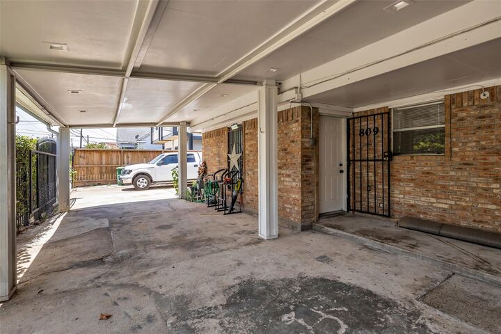 Property Photo: 809 Brooks Street TX 77009