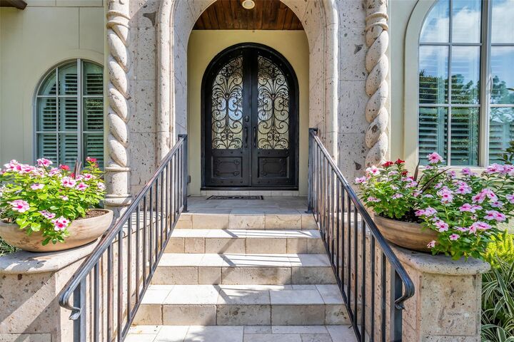 Property Photo: 4608 Maple Street TX 77401