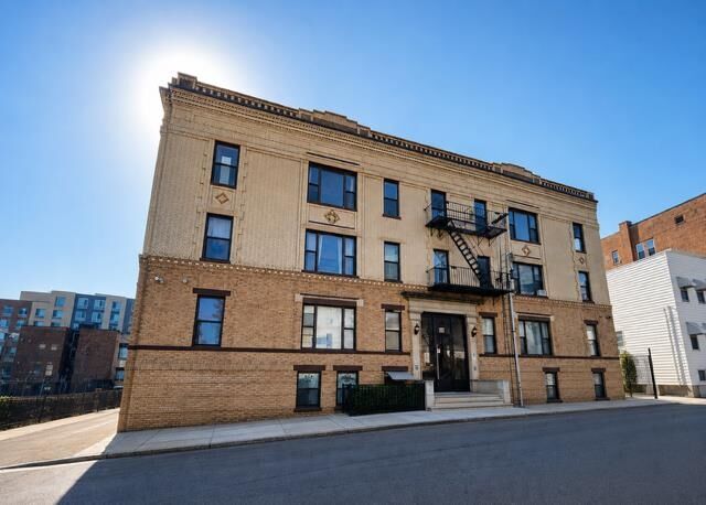 Property Photo: 39 Newkirk Ave 1C NJ 07306