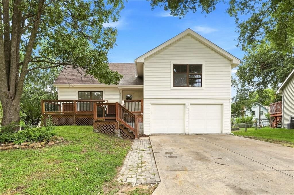 Property Photo: 1517 Scarborough Street KS 66062