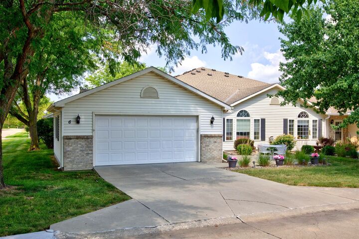 Property Photo: 495 S 51st Street 6 IA 50265