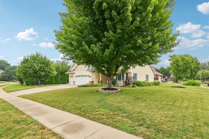 Property Photo:  1055 SE Brentwood Drive  IA 50263 