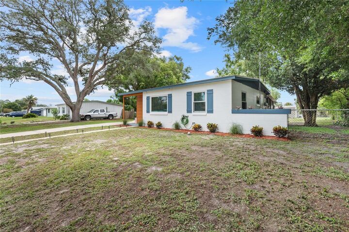 Property Photo:  215 Abbeyville Street  FL 32725 
