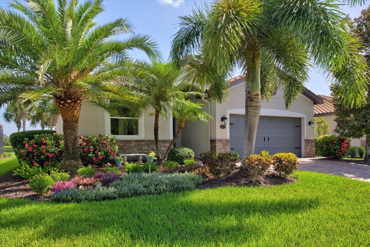 Property Photo: 7031 Quiet Creek Drive FL 34212