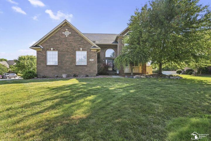 Property Photo: 27012 Mary Court MI 48134