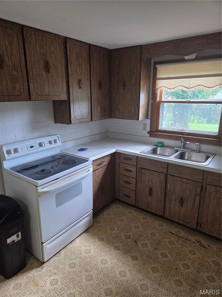 Property Photo:  906 Holly Place  MO 63301 