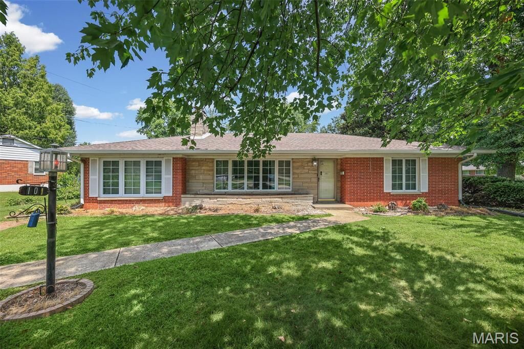 Property Photo:  101 Clearview Drive  IL 62223 