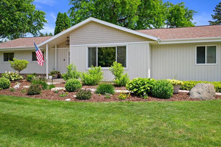 Property Photo:  1420 Mount Ln  WI 53033 
