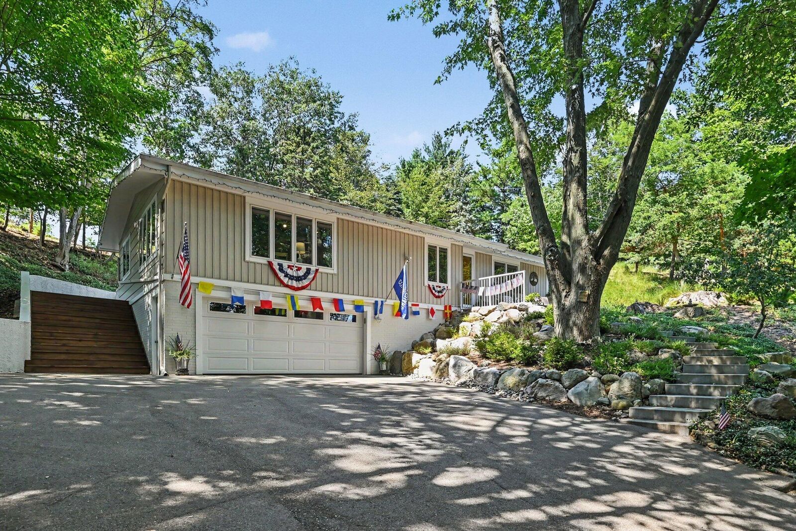 Property Photo: 405 Slayton Avenue MI 49417