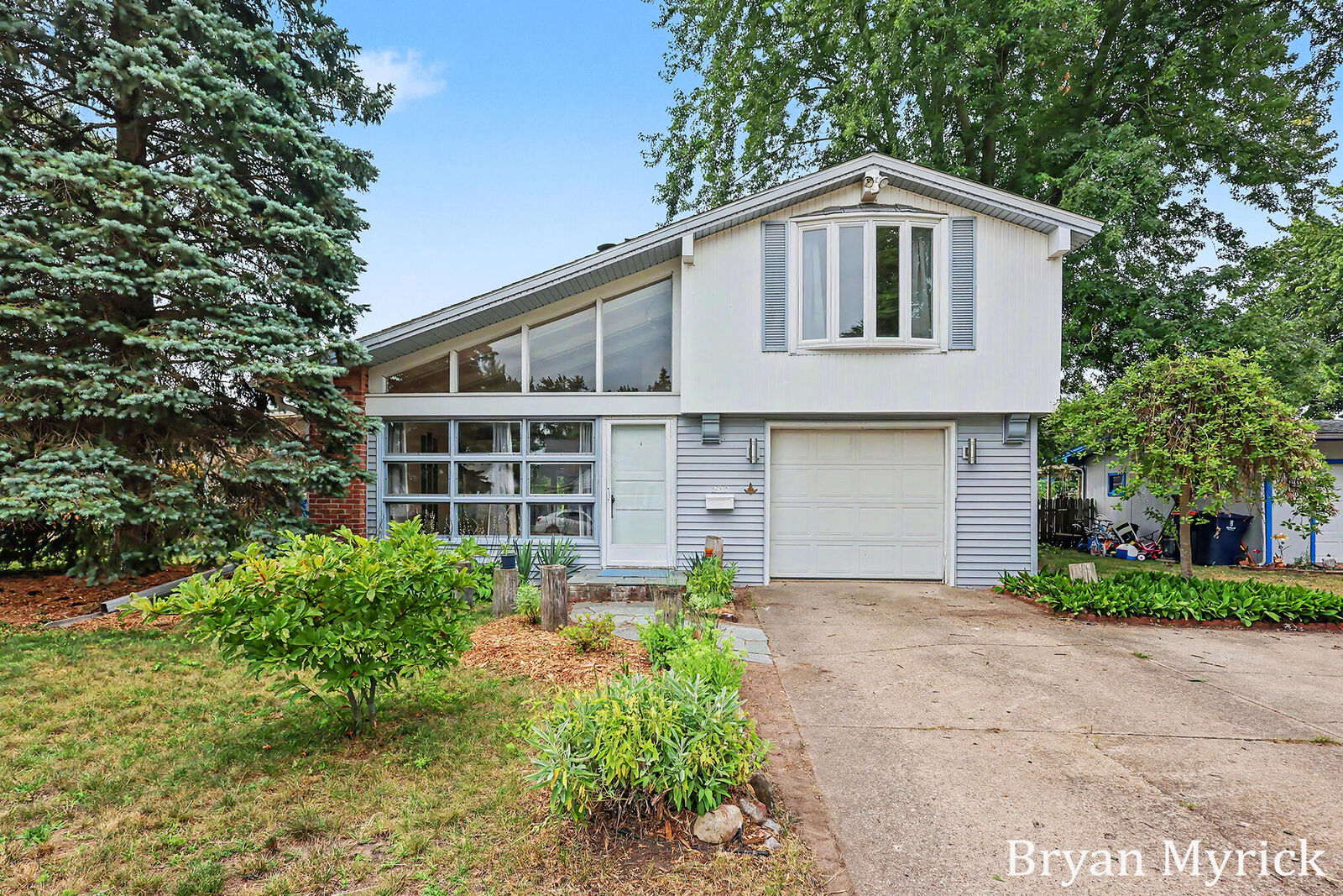 Property Photo: 202 E 25th Street MI 49423