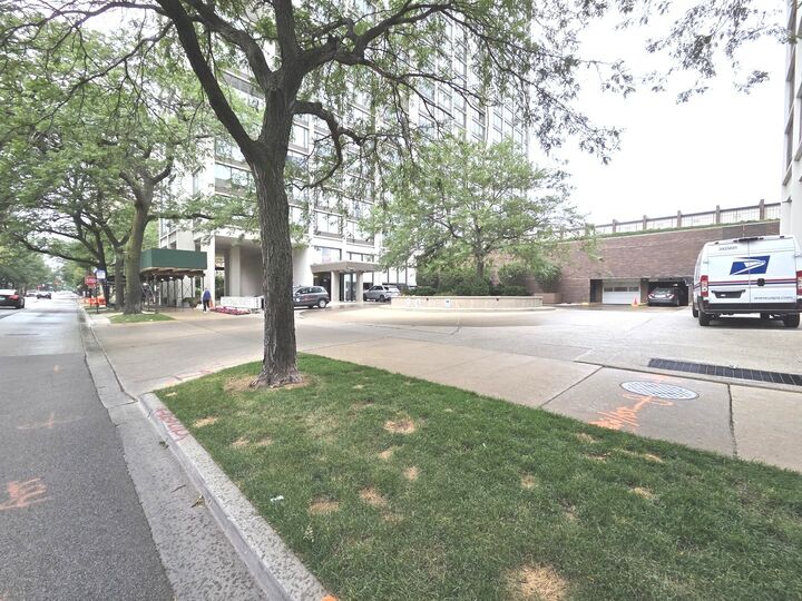 Property Photo:  5455 N Sheridan Road 515  IL 60640 