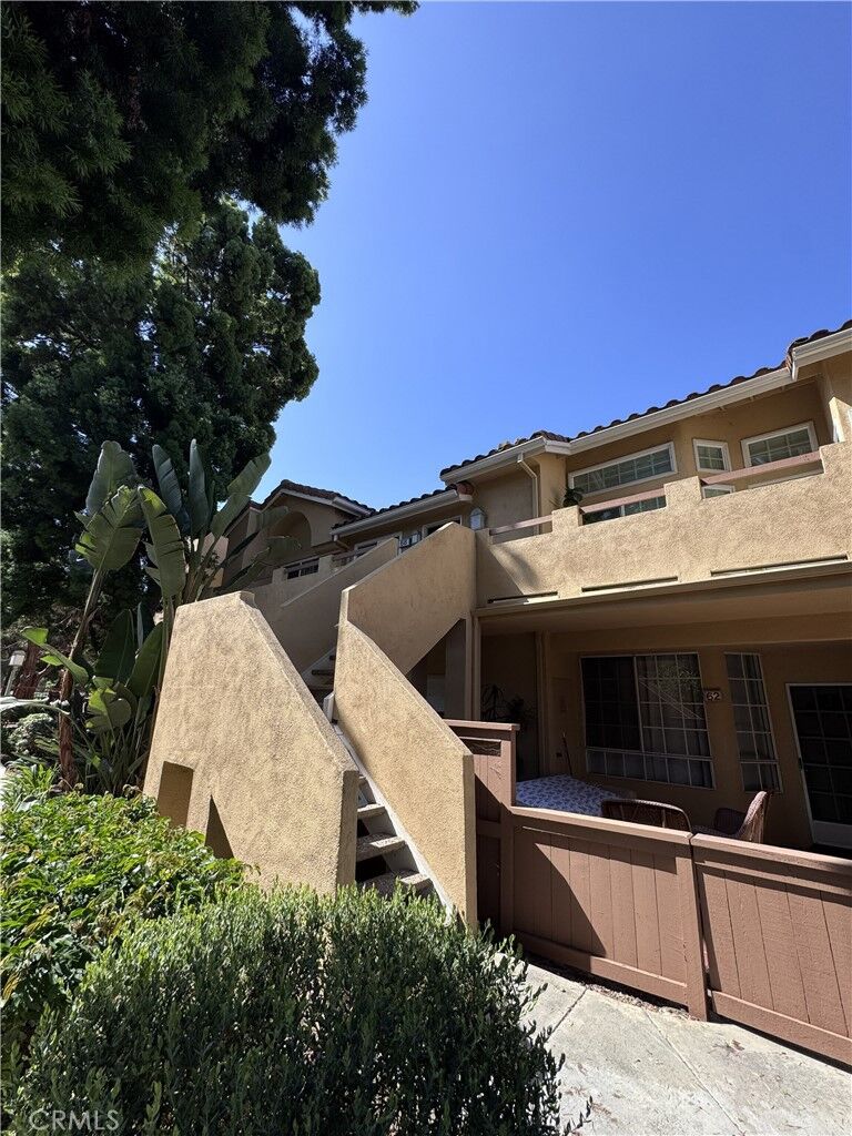 Property Photo: 68 Costero Aisle 305 CA 92614