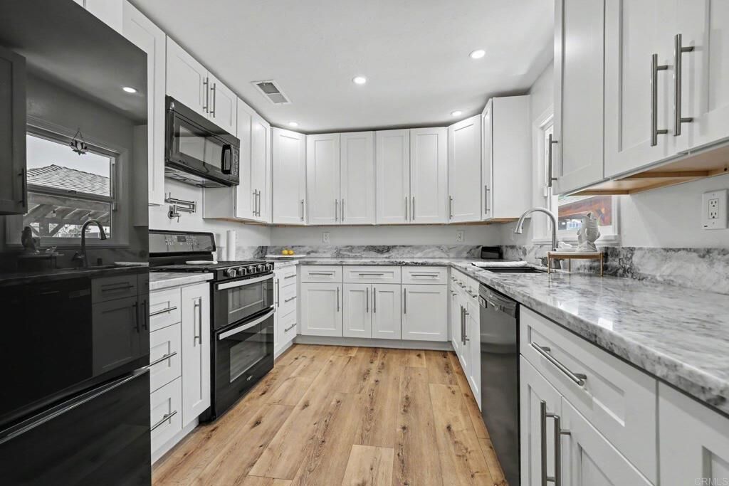 Property Photo:  1123 Flamingo Ave  CA 92021 