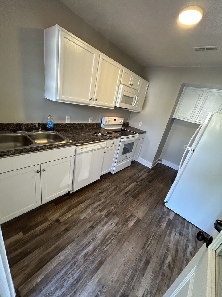 Property Photo:  700 Belmont Ave 1  TN 37160 