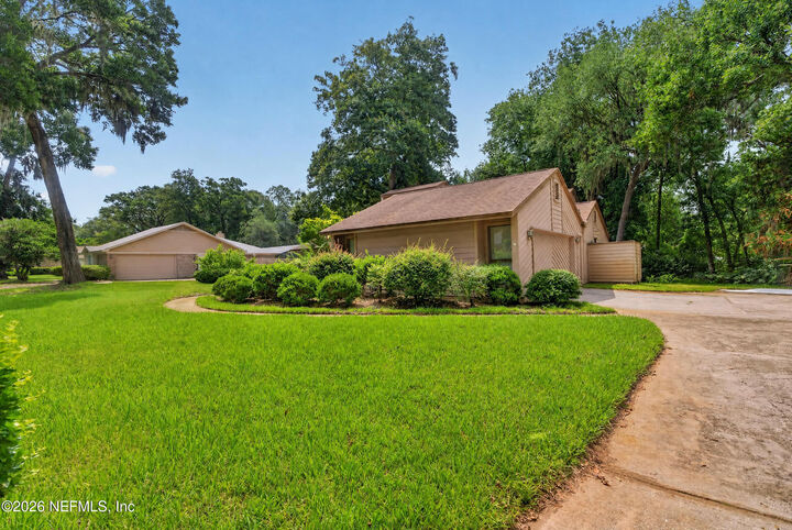 Property Photo:  10990 Creekview Drive  FL 32225 