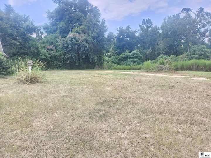 Property Photo: 1011 Highway 80 LA 71225