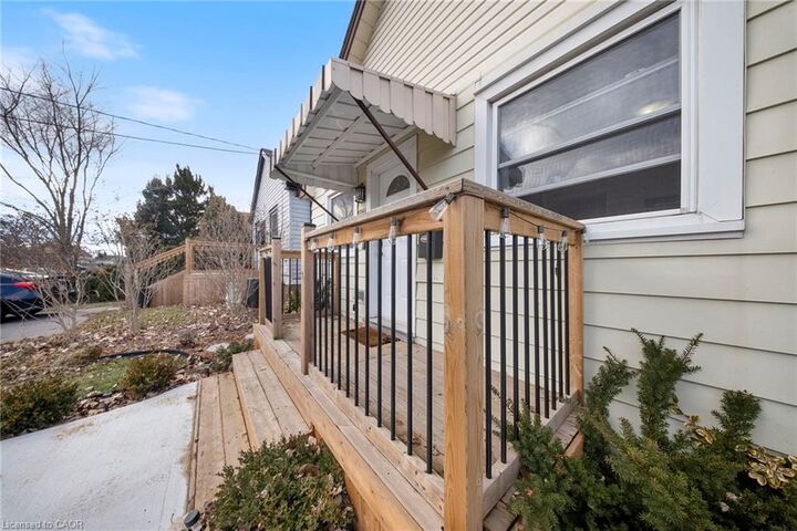 Property Photo:  435 Waverly Street  ON L8H 6R5 