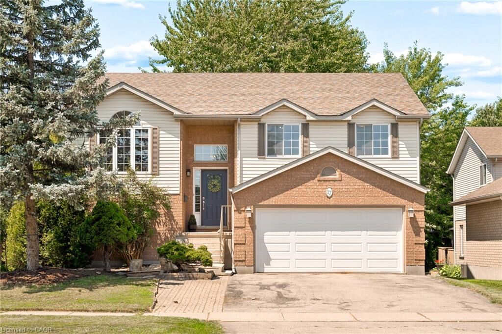 Property Photo:  17 McLachlan Place  ON N1H 8K3 